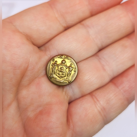 THIS OLD NEW YORK STATE SEAL  MILITIA BRASS 5/8" UNIFORM COAT BUTTON - Picture 5 of 6